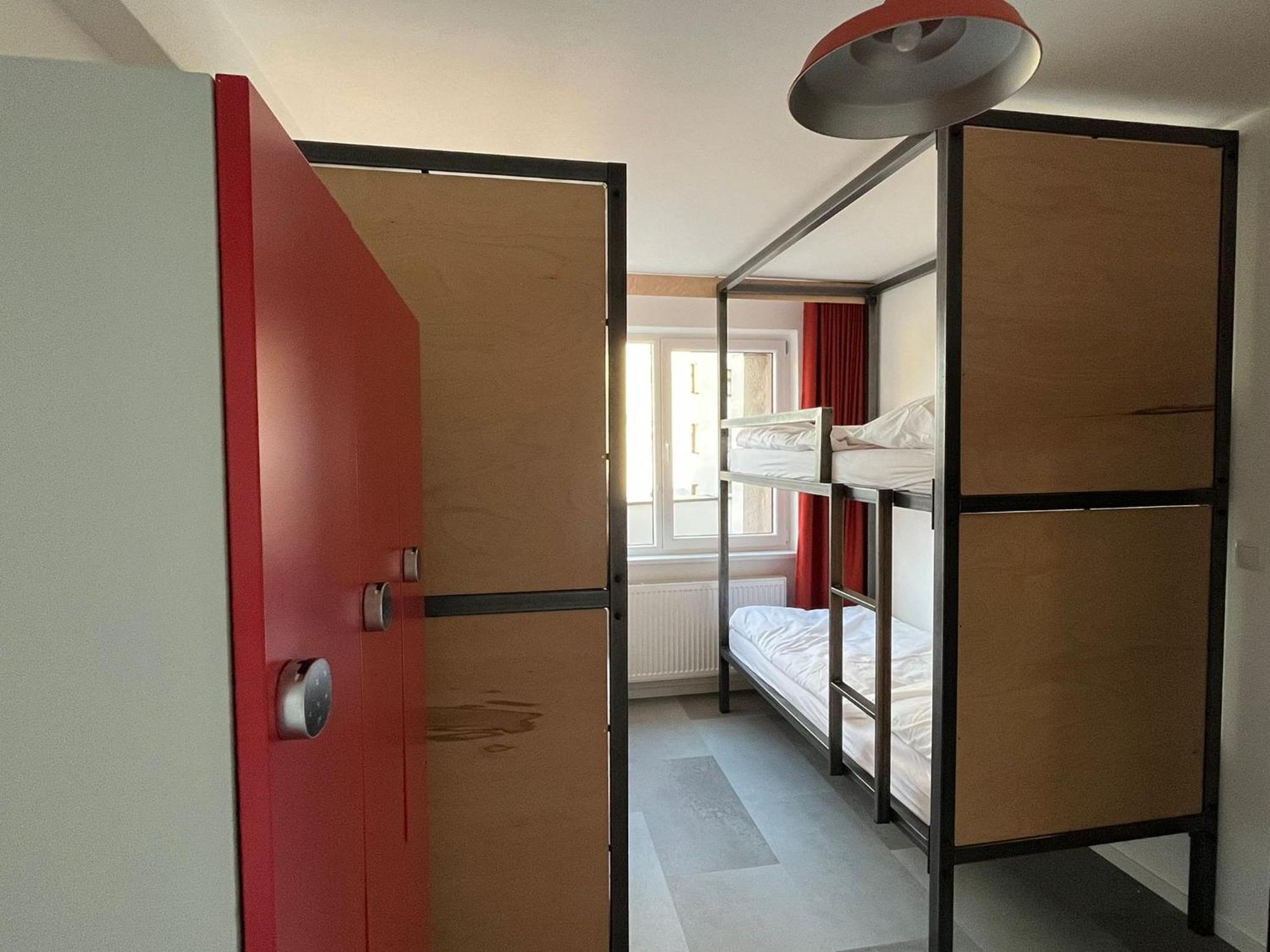 Izy Stay Hostel Bratislava Eksteriør bilde