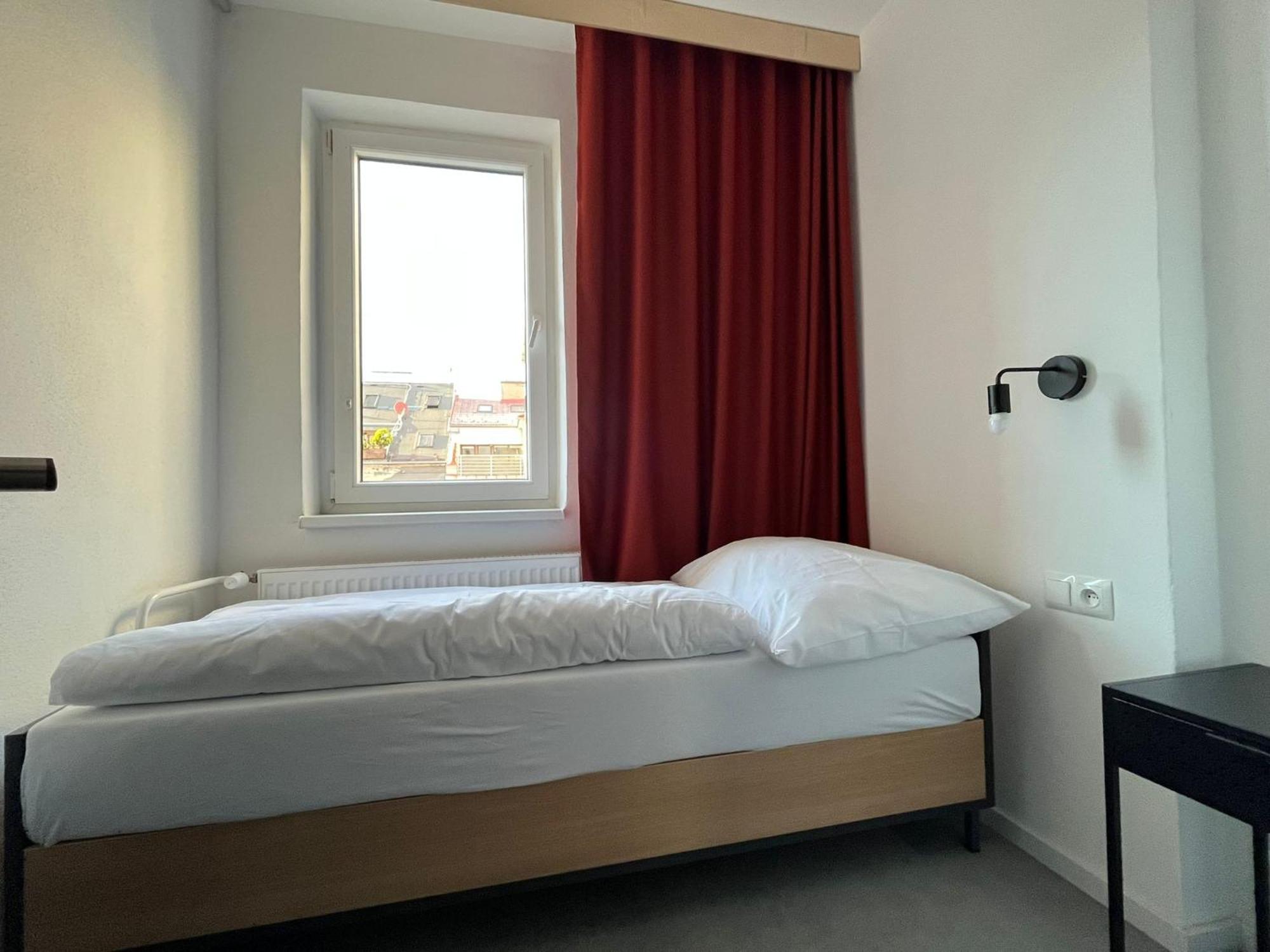 Izy Stay Hostel Bratislava Eksteriør bilde